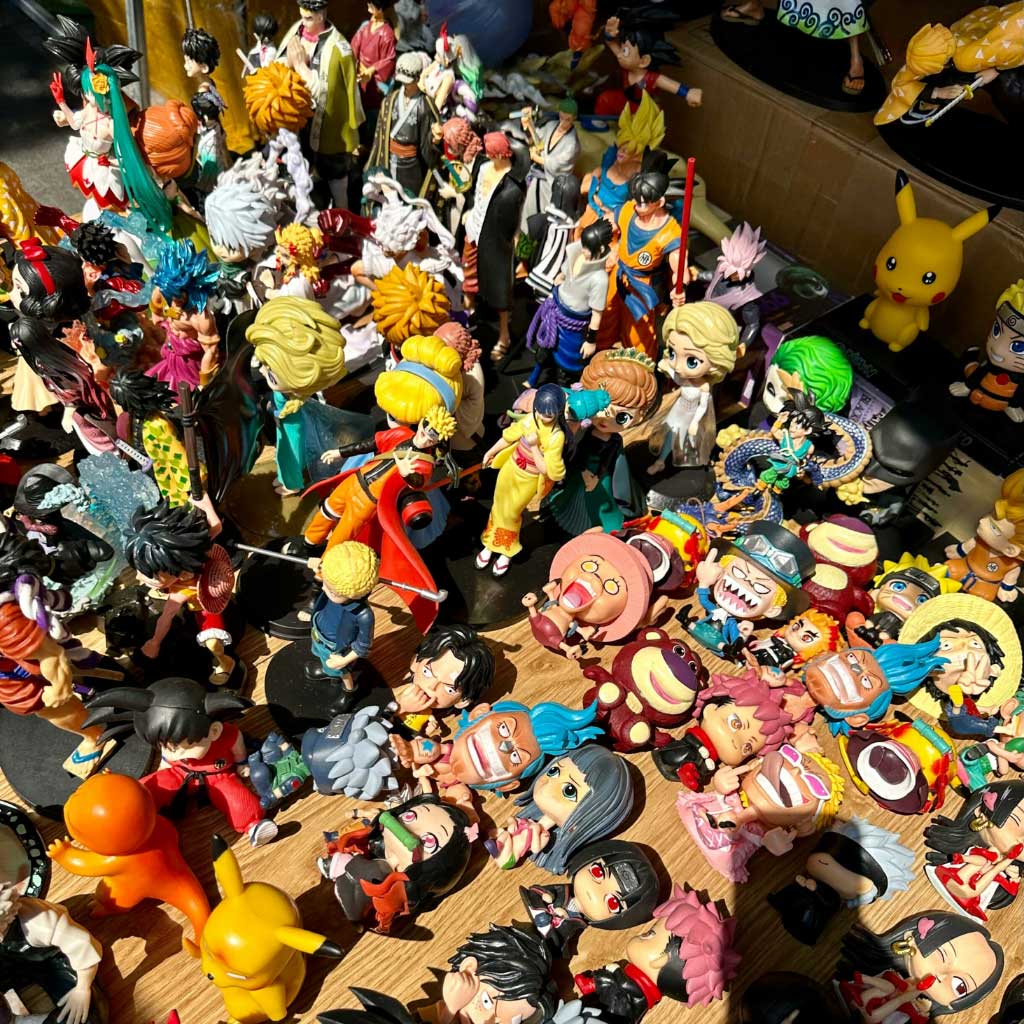 an image of a assortment of small collectible figures